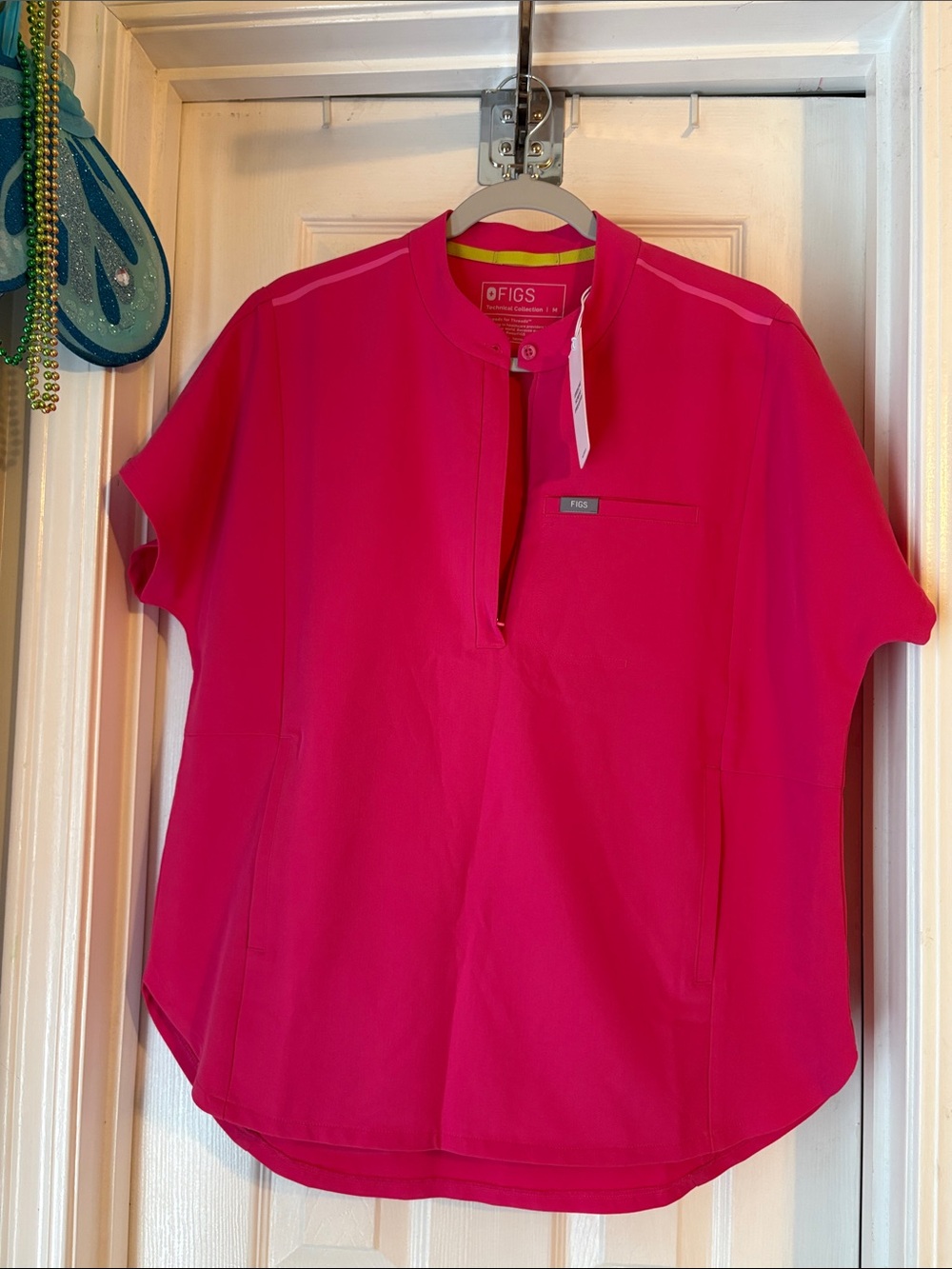 NWT Figs shocking pink Montex top women’s size medium.